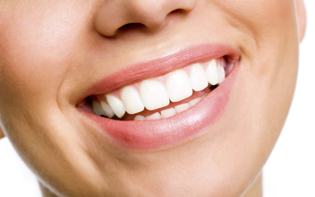 4 Natural Ways to Brighten Your Smile for the Holidays